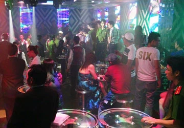 “Đột kích” Diamond Club lúc rạng sáng ảnh 1