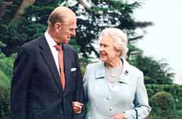 Nữ hoàng Elizabeth II: Nhìn ra ý trung nhân từ năm 13 tuổi ảnh 4