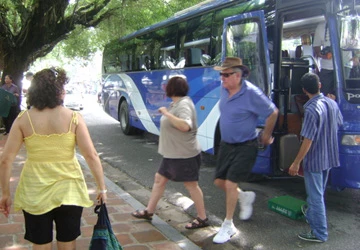 Hà Nội: Không còn cảnh du khách bị đeo bám ảnh 2 Hà Nội: Không còn cảnh du khách bị đeo bám ảnh 2