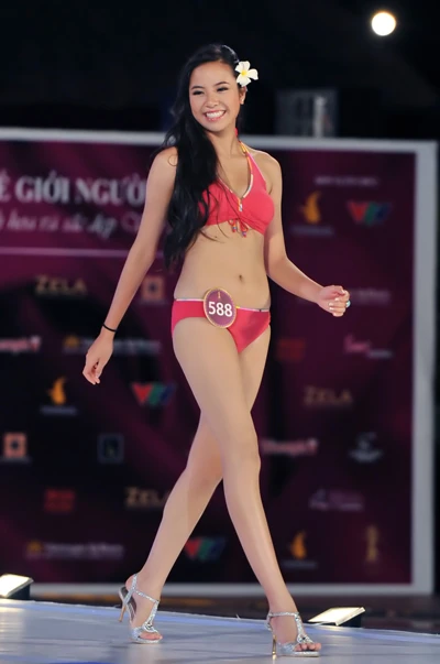 Á hậu Kiều Khanh về nước gặp gỡ fan ảnh 2 Á hậu Kiều Khanh về nước gặp gỡ fan ảnh 2