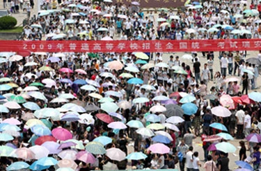 Năm nay Trung Quốc có 10,2 triệu học sinh tham dự kỳ thi tuyển sinh vào đại học (Ảnh: THX)