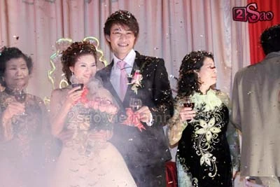 "Lý Công Uẩn" bất ngờ cưới vợ ảnh 28