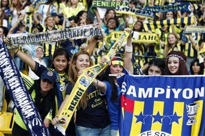 Thổ Nhĩ Kỳ chỉ cho CĐV nữ, trẻ em vào sân xem bóng đá ảnh 2