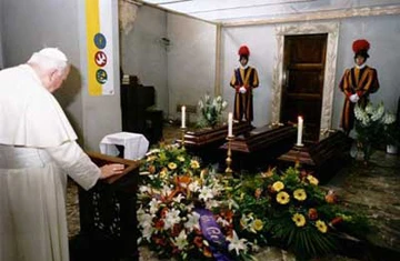 Bi kịch sau cánh cổng tòa thánh Vatican ảnh 3 Bi kịch sau cánh cổng tòa thánh Vatican ảnh 3