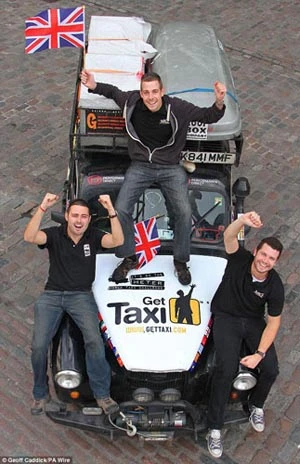 Sinh viên đi taxi đi vòng quanh thế giới ảnh 4