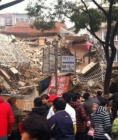 Trung Quốc: Tòa nhà 5 tầng bất ngờ đổ sập ảnh 6