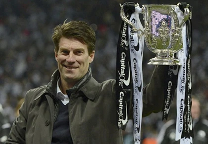 Michael Laudrup chính thức ở lại Swansea thêm 1 năm ảnh 1