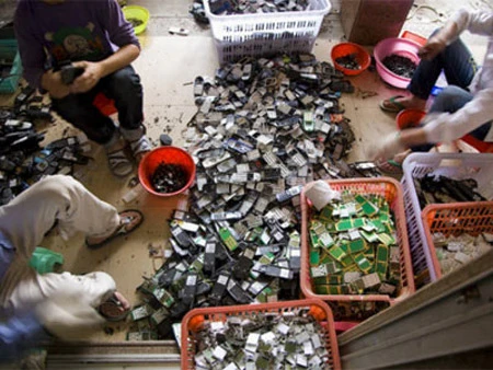 Những bãi rác thải điện tử khổng lồ ảnh 12