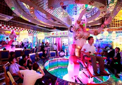 "Vũ nữ" robot gợi cảm ở hộp đêm Nhật Bản ảnh 1