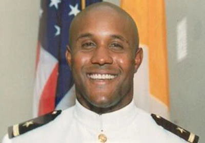 Mỹ treo thưởng triệu USD để bắt cựu cảnh sát giết người ảnh 1