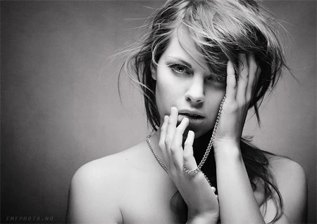 Thiếu nữ xinh đẹp qua ảnh chân dung đen trắng ảnh 11 Thiếu nữ xinh đẹp qua ảnh chân dung đen trắng ảnh 11