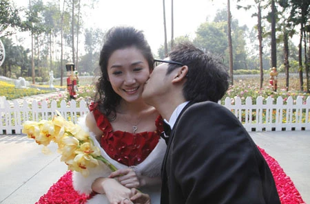 Cầu hôn thành công với chiếc váy 1999 đóa hồng ảnh 5