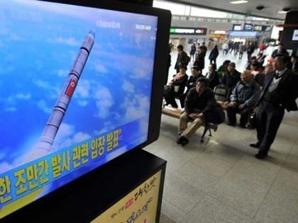 Chạy đua tìm mảnh vỡ tên lửa Triều Tiên ảnh 2