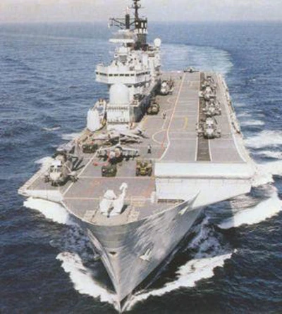 Doanh nhân gốc Hoa muốn mua tàu sân bay Invincible ảnh 1
