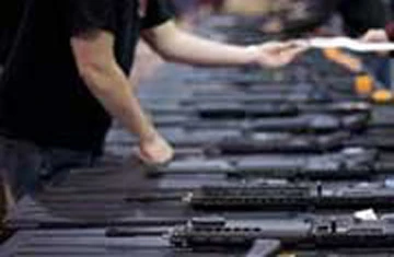 Đặc vụ FBI đóng vai quan chức một quốc gia châu Phi để bắt tội phạm ảnh 1