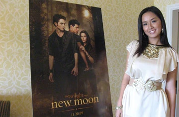 Mai Phương Thúy và đoàn làm phim Trăng Non ảnh 1