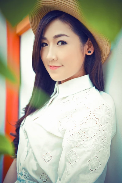 Á hậu Tú Anh trong trẻo dưới chiều hè ảnh 4