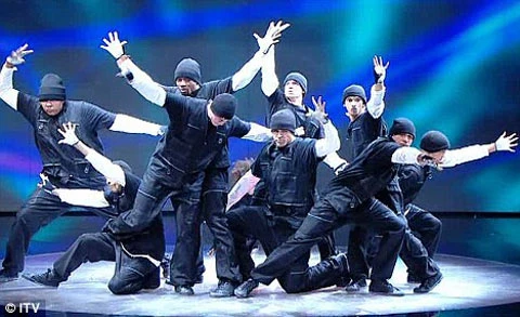 Phần biểu diễn của nhóm nhảy Diversity. Ảnh: ITV.