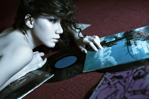 Chung Thục Quyên khoe vẻ gợi cảm ảnh 4