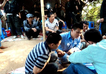 Phá sới xóc đĩa khủng, bắt gần trăm người ảnh 1