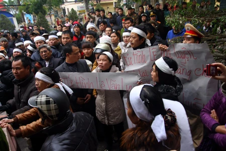 Chùm ảnh: Xét xử sát thủ Lê Văn Luyện ảnh 4