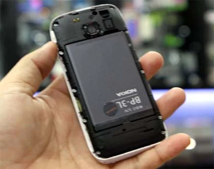 Mở hộp điện thoại Nokia 603 màn hình sáng nhất ở VN ảnh 4