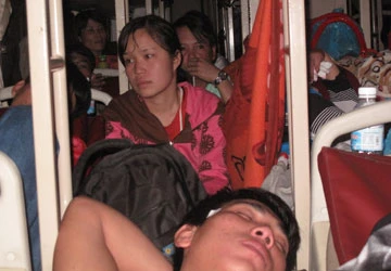 Gian nan tàu xe sau tết ảnh 2