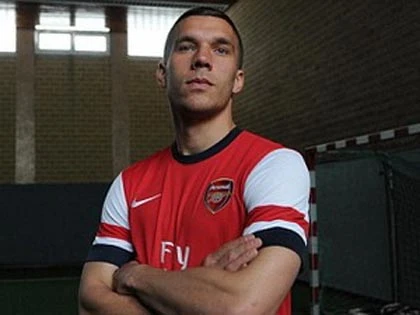 Podolski chính thức khoác lên mình áo đấu Arsenal ảnh 1 Podolski chính thức khoác lên mình áo đấu Arsenal ảnh 1