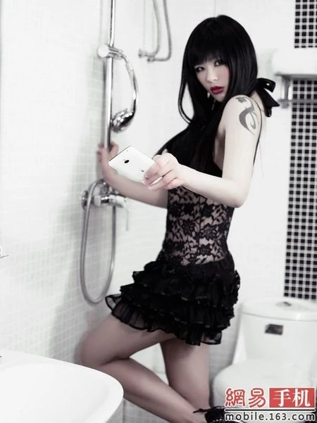 Meizu MX “câu khách” bằng chân dài ảnh 23