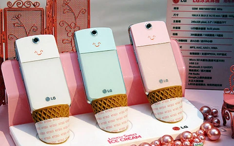 LG KF350 với các tính năng giải trí cơ bản. Ảnh: Sogi.