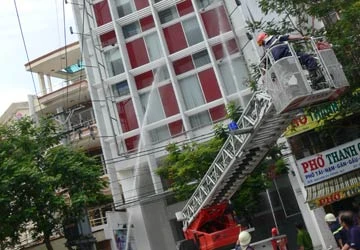 Trung tâm Đào tạo Anh ngữ ILA: Thực tập chữa cháy và cứu hộ ảnh 1