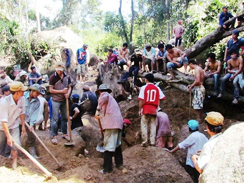 "Trảm" 2 sĩ quan huyện đội "ăn chặn kỳ nam" ảnh 1