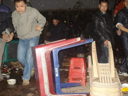 Lễ khai Ấn đền Trần: Hỗn loạn, hàng chục người ngất xỉu ảnh 7