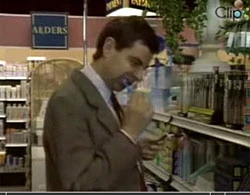 Phát hoảng vì con làm trò Mr. Bean ảnh 1