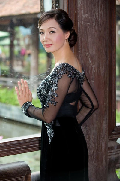 NSND Lê Khanh làm người mẫu áo dài ảnh 1