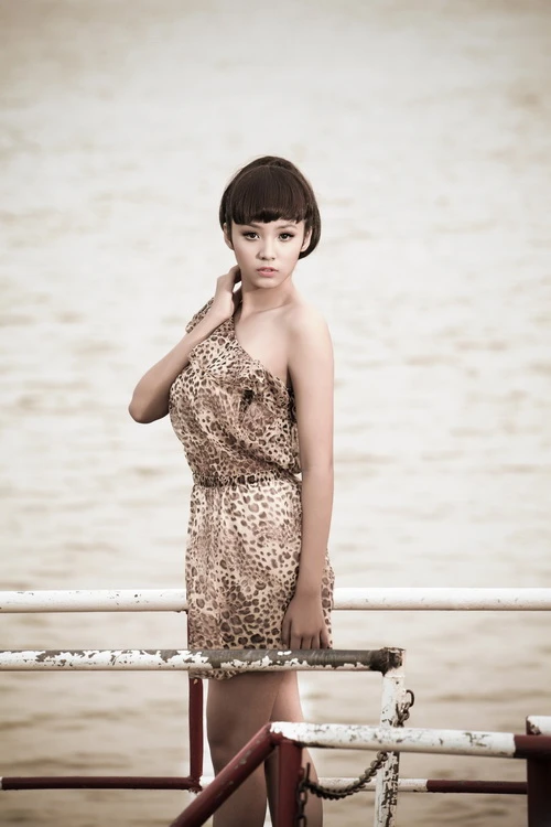 Bảo Trân khoe vẻ gợi cảm tuổi 13 ảnh 4