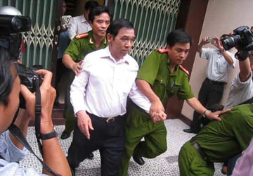 Cơ quan điều tra xác nhận Huỳnh Ngọc Sỹ nhận hối lộ 262.000 USD ảnh 1 Cơ quan điều tra xác nhận Huỳnh Ngọc Sỹ nhận hối lộ 262.000 USD ảnh 1