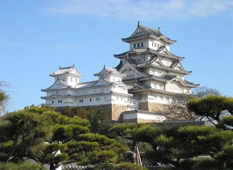 Được xây dựng vào năm 1300 với mục đích ban đầu là một pháo đài, lâu đài Himeji của Nhật Bản còn được gọi là "Tổ Diệc trắng", bởi trông nó giống như những con chim vỗ cánh. Ảnh: Huffingtonpost.