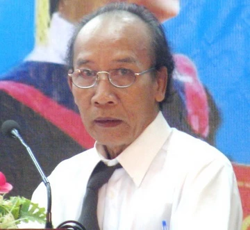 Người nông dân nghèo nuôi 5 trẻ bị bỏ rơi ăn học ảnh 1