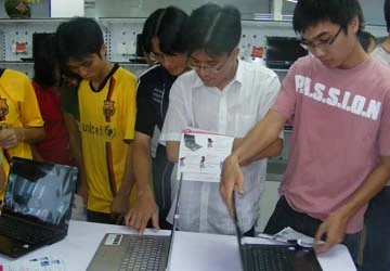 Xả hàng, giảm giá laptop xài chip đời cũ ảnh 1