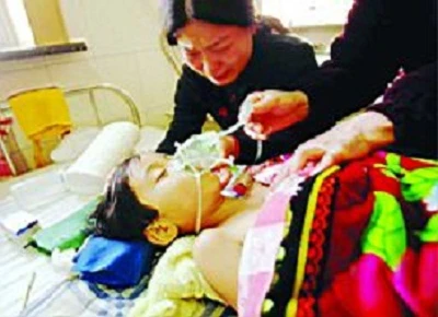 Bé 7 tuổi treo cổ tự tử vì thích giống Tiểu Yến Tử ảnh 2