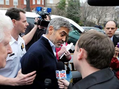 George Clooney bị bắt ảnh 1