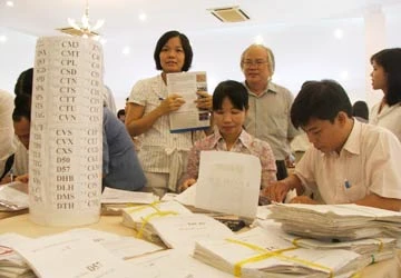 Đăng ký dự thi vào ĐH, CĐ 2010: Giảm khoảng 30% hồ sơ so với năm trước ảnh 1