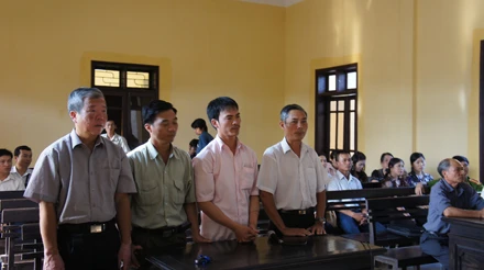 Tường thuật trực tiếp: Xử vụ xe khách bị lũ cuốn làm 19 người chết và 1 người mất tích ảnh 2