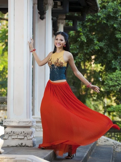 Hương Giang nền nã với áo yếm ảnh 9