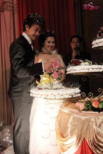 "Lý Công Uẩn" bất ngờ cưới vợ ảnh 22