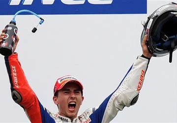 Jorge Lorenzo lần đầu tiên vô địch thế giới MotoGP ảnh 1