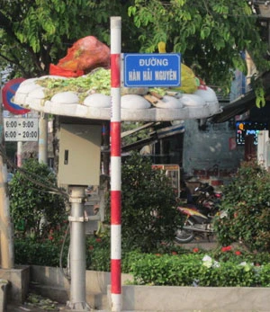 Nhiều ngôi mộ bốc mùi ảnh 2 Nhiều ngôi mộ bốc mùi ảnh 2