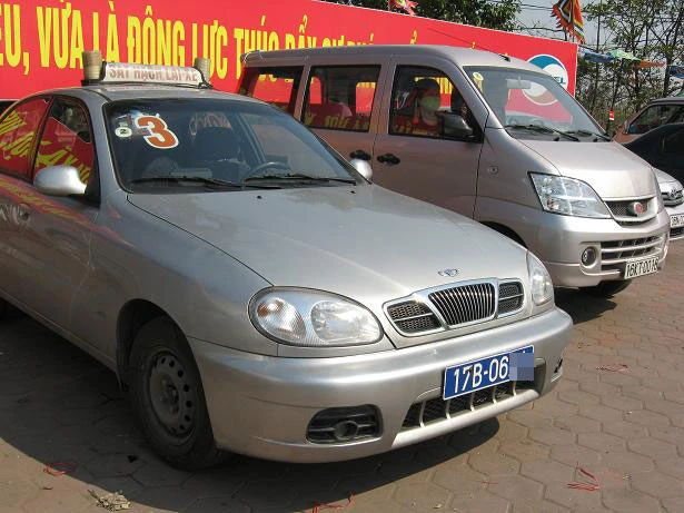 Xe công nườm nượp về lễ khai ấn Đền Trần ảnh 4