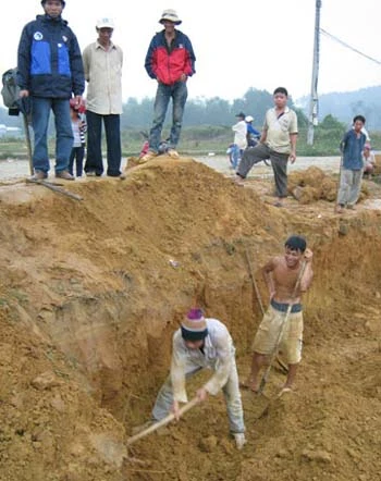 Đổ xô đào đá cảnh ở nghĩa địa ảnh 3